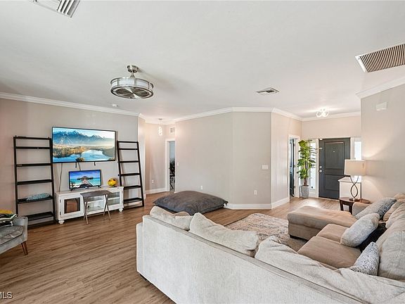 5th image of 940 Brainard St E