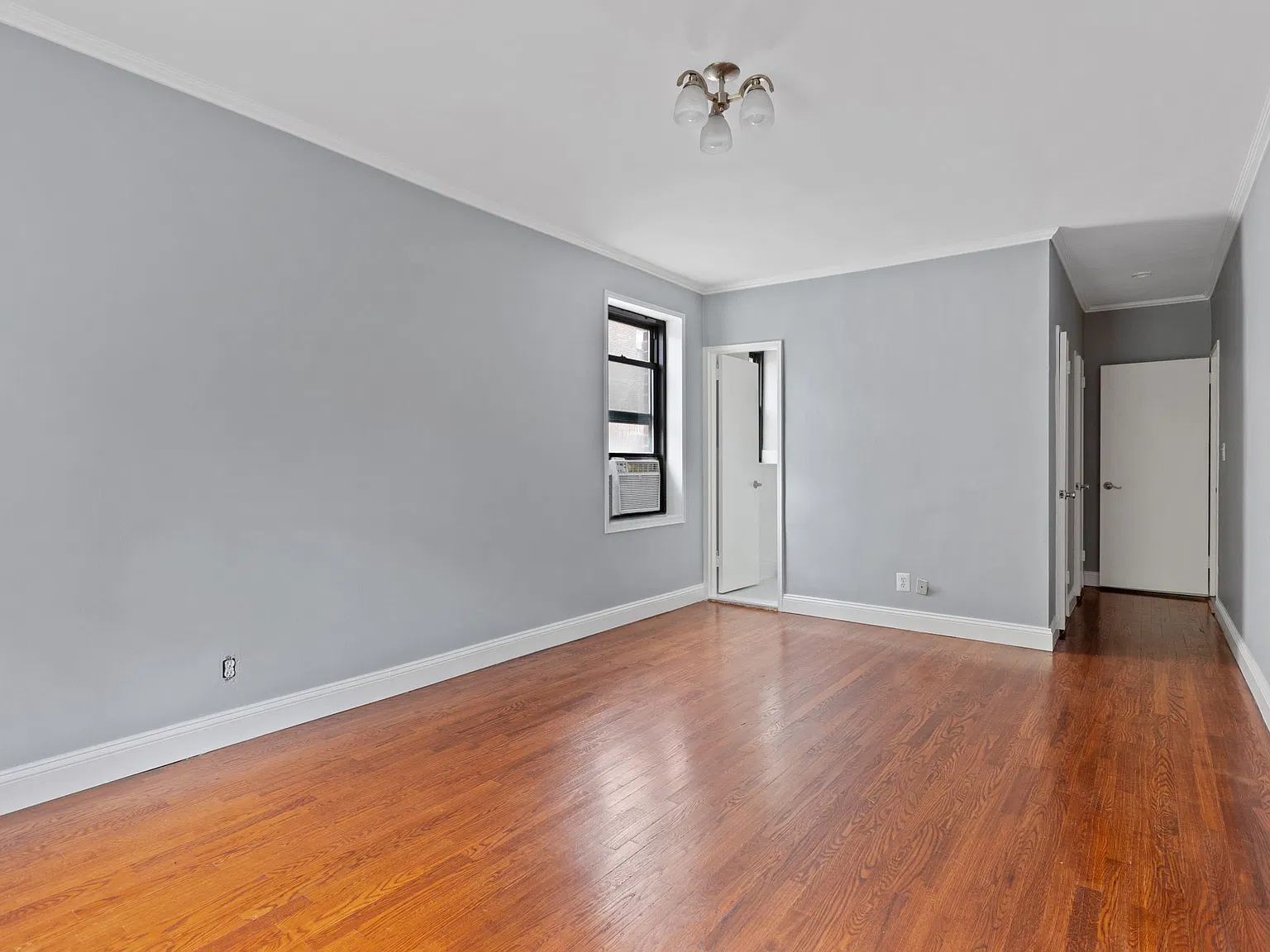 3 bed, 1300 sqft, $3,242 — Photo 2