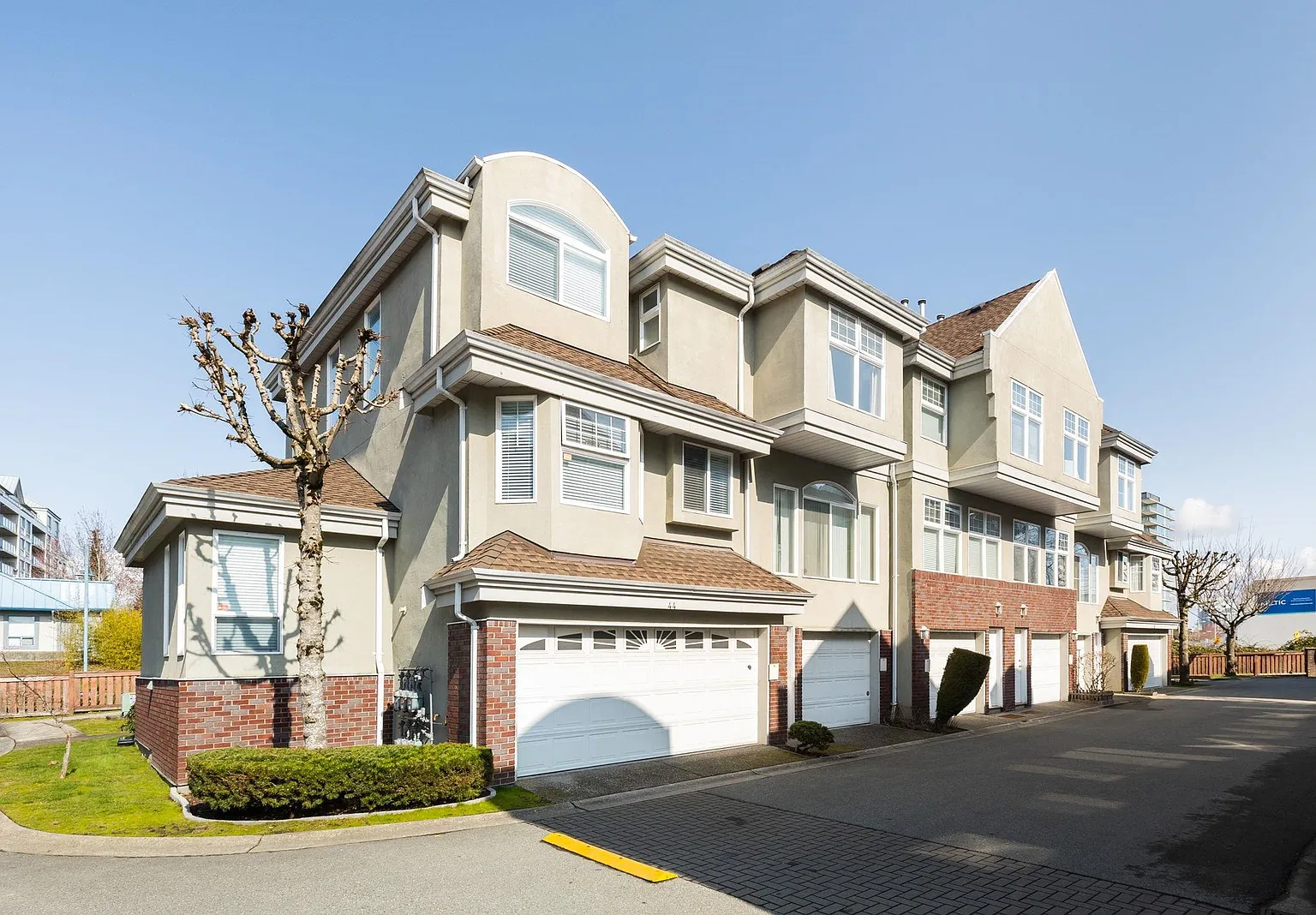 5840 Dover Cres #43 photo 1