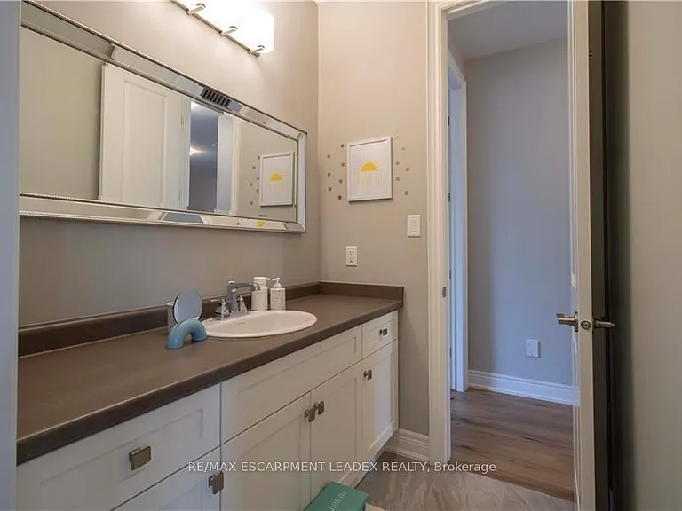 19 Secinaro Ave — Photo 33