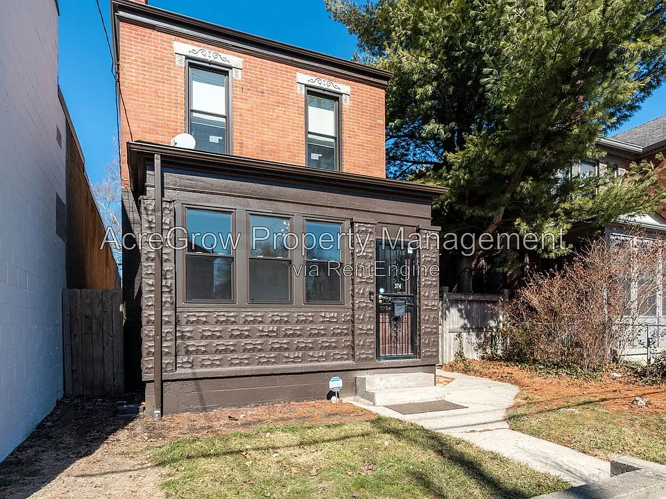 374 E Whittier St