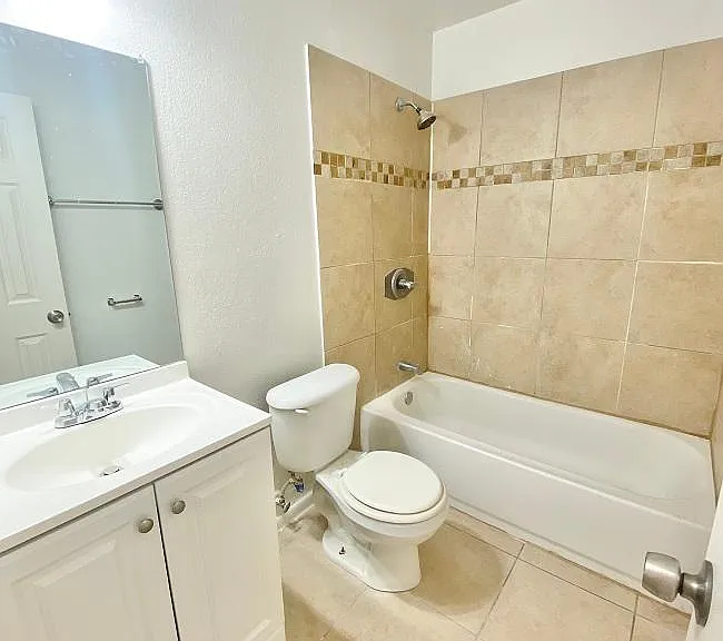 194 N 6th Ave #A — Photo 8