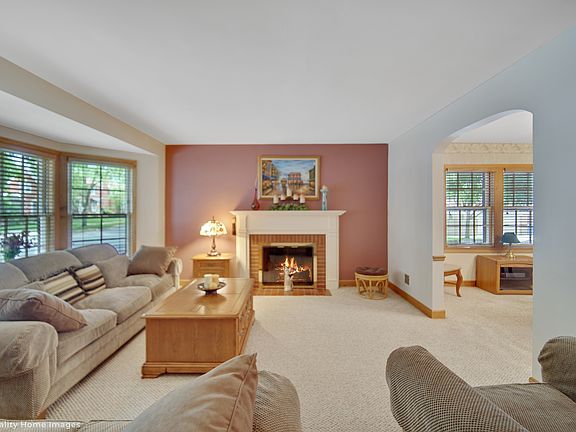 3rd image of 9956 S Artesian Ave