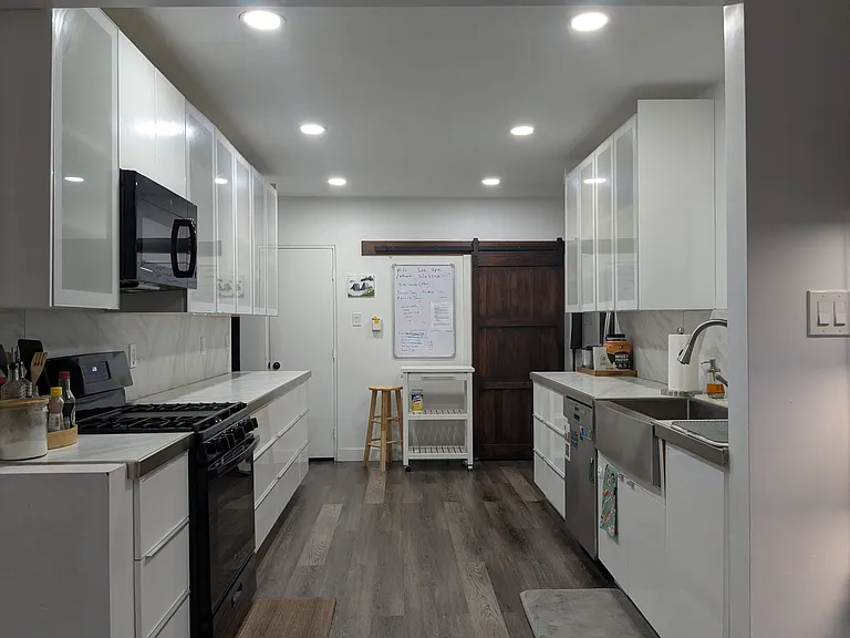 1629 N Laurel Ave — Photo 12