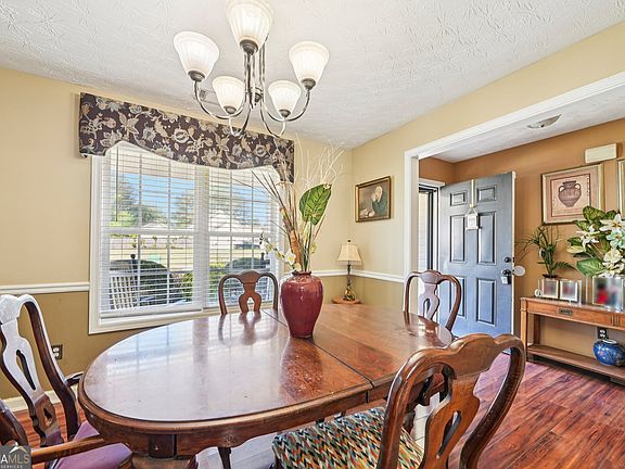 3rd image of 345 Annslee Cir