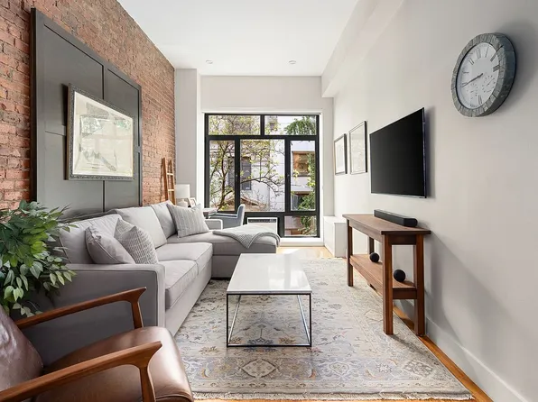 23 E 10th St APT 3C, New York, NY 10003