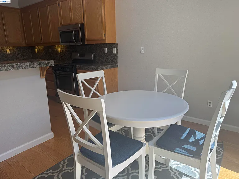 3162 Golden Crest Cmn #3 — Photo 7