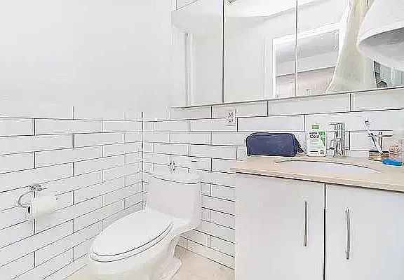 5th image of 120 E 4th St APT K
