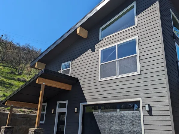 1330 W 13th St #A, The Dalles, OR 97058