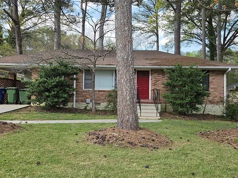 136 Hillsdale Dr SE — Photo 1