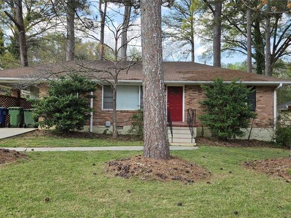 136 Hillsdale Dr SE