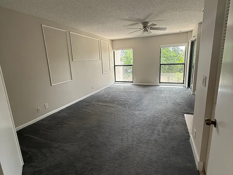 6744 Canary Palm Cir — Photo 37