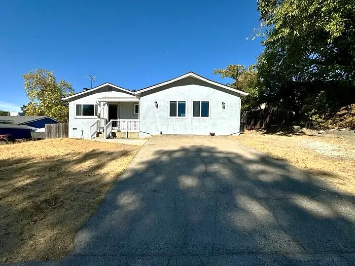8837 Mavis Ave photo 1
