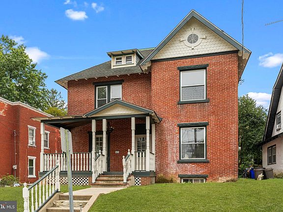 3rd image of 41 E Curtis Ave