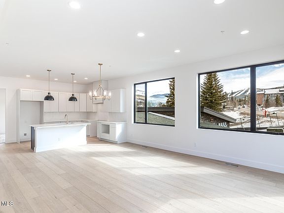 5th image of 442 Lions Gate Dr