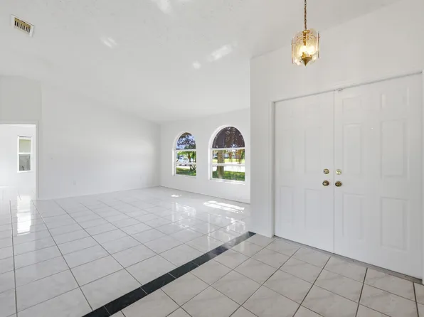 1371 SE Airoso Boulevard, Port St Lucie, FL 34983