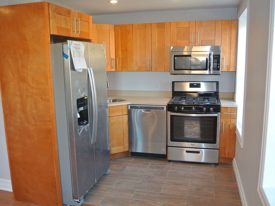 1st image of 114 Putnam Ave #2