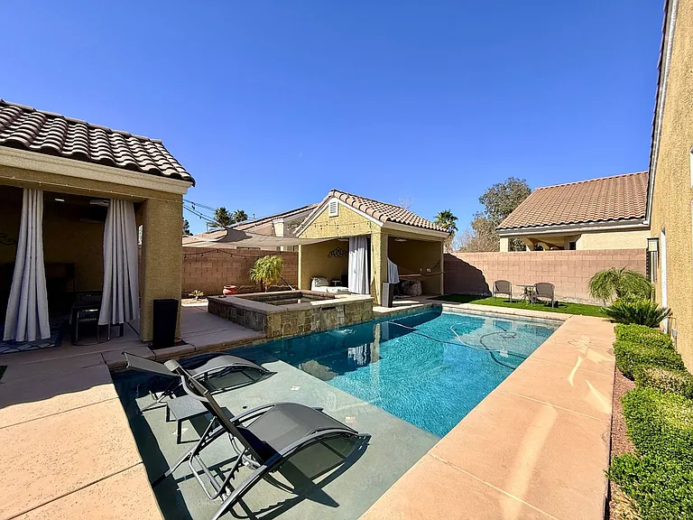 8565 Hogan Falls Cir — Photo 34