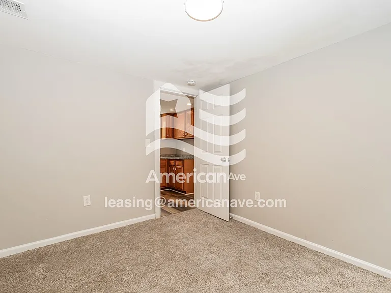 185747_010_main_bedroom_10.jpg