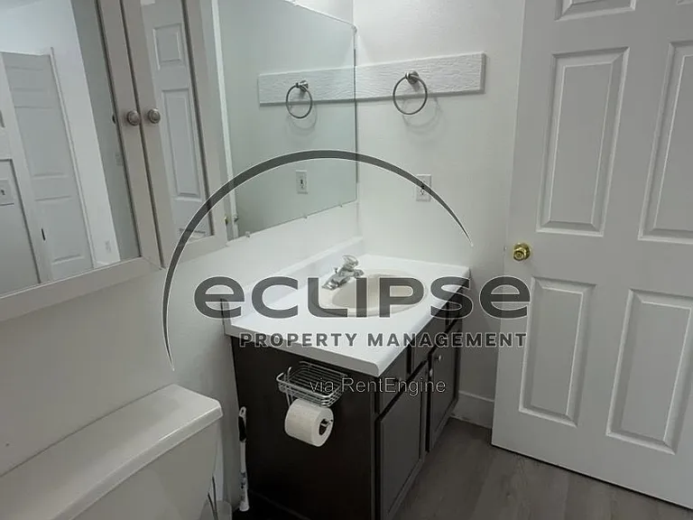 560 Huntington Point Ln — Photo 24