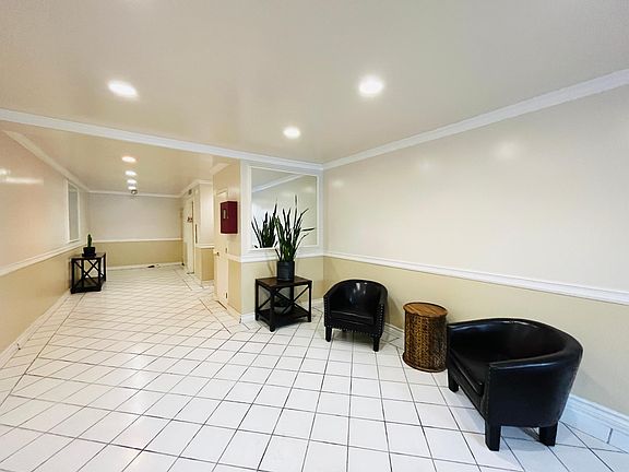 2nd image of 834 6th St Unit 103