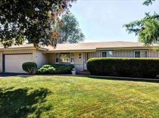 1224 Blue Dahlia Rd, Oconomowoc, WI 53066