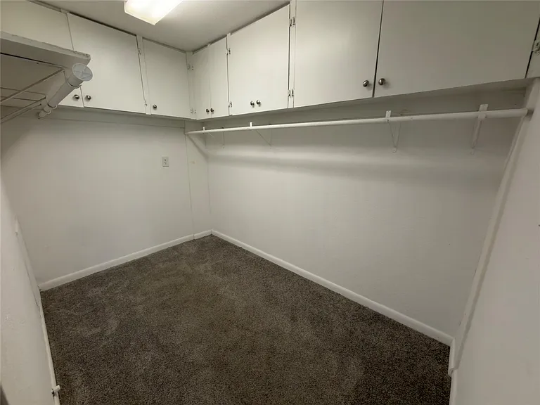 819 W Kyle Rd — Photo 15