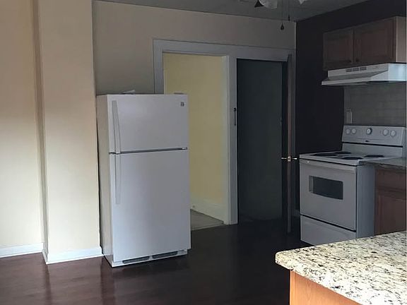 5th image of 109 S Washington St