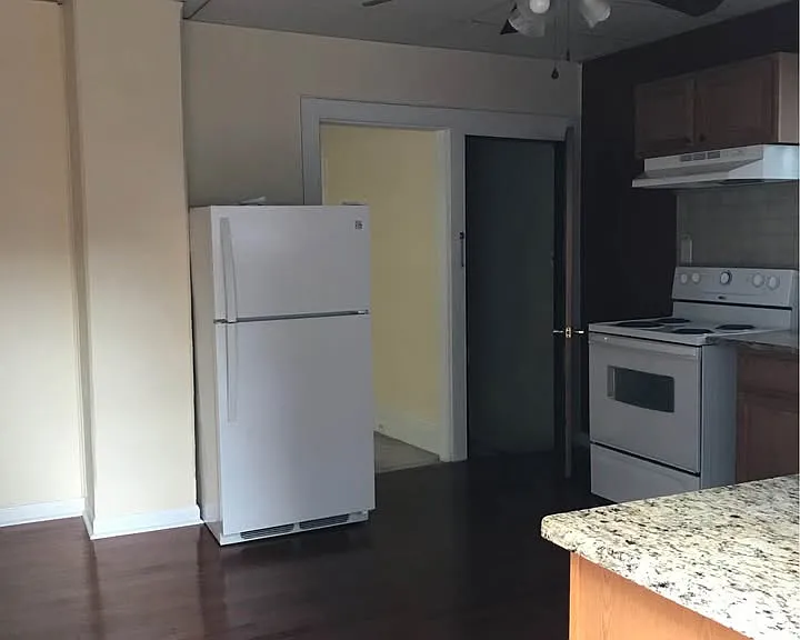 109 S Washington St — Photo 5