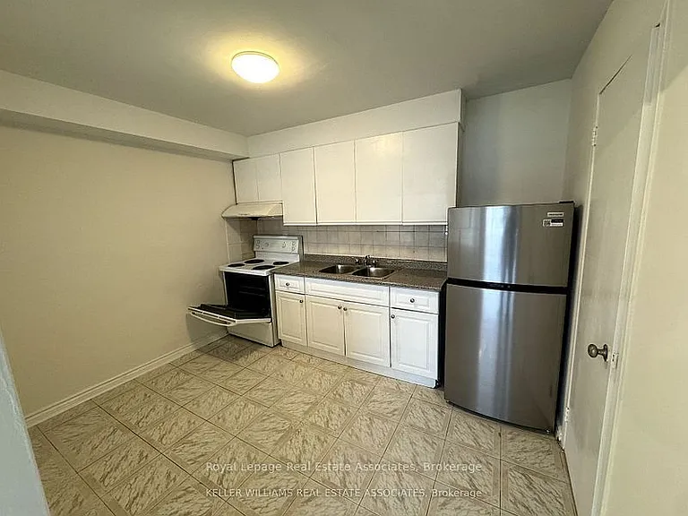 3071 Hurontario St #1 — Photo 5