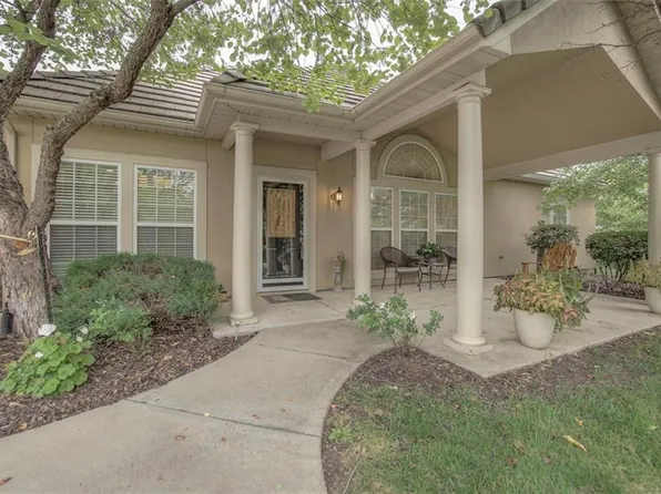 5405 W 145th Ter, Leawood, KS 66224