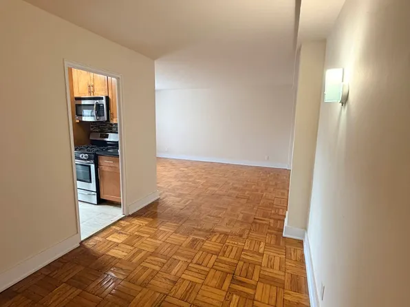 185-15 64th Avenue image 8 of 10