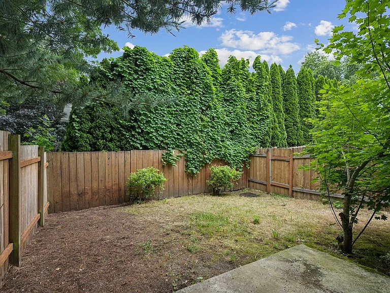 Roberts Court Townhomes — Photo 13
