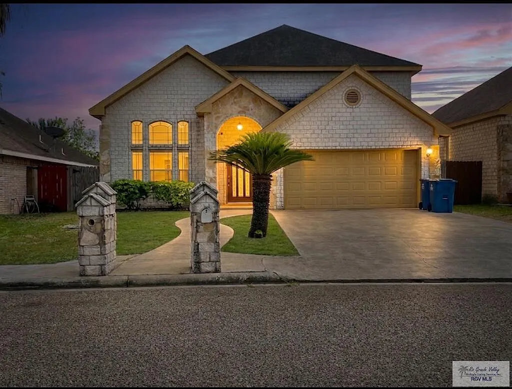 3 bed, 2.5 bath, 2283 sqft, $1,900 — Photo 2