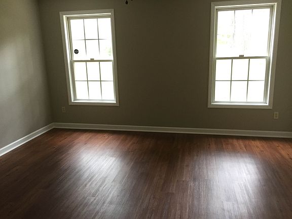 5th image of 351 Senter Ln