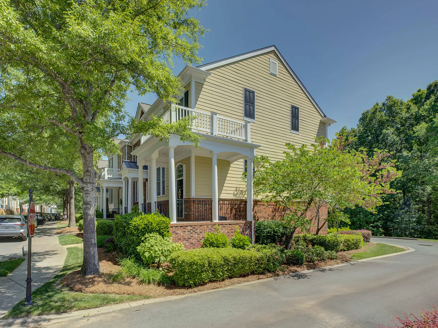 3 bed, 3.5 bath, 1848 sqft, $3,000 — Photo 3