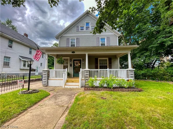 102 Charles St, Akron, OH 44304