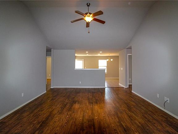 5th image of 601 Saddlehorn Dr