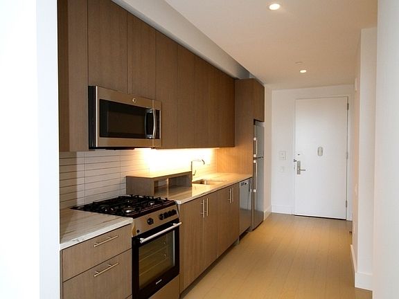 4th image of 86 Fleet Pl APT 14N