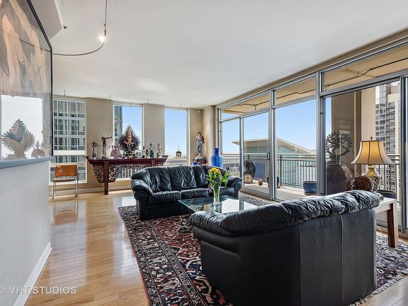 3rd image of 1250 S Michigan Ave APT 2602