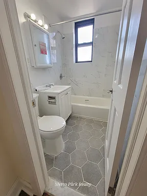 Rented by Metro Park Realty Inc | media 5