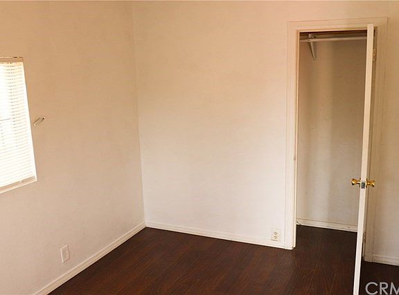 5th image of 9828 Holmes Ave