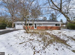 20 Stockton Rd, Kendall Park, NJ 08824