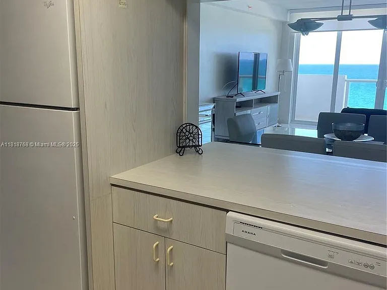 5601 Collins Ave #1210 — Photo 10