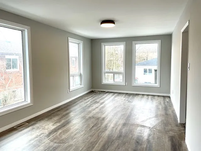 70 Penetang St #1 — Photo 3
