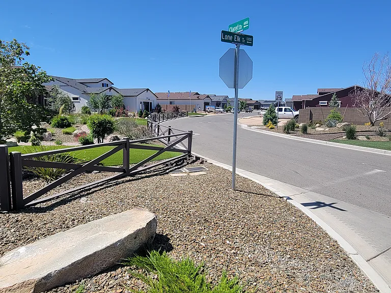 Claret Dr. sign