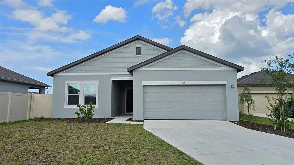 4 bed, 2.0 bath, 1910 sqft, $2,550 — Photo 1
