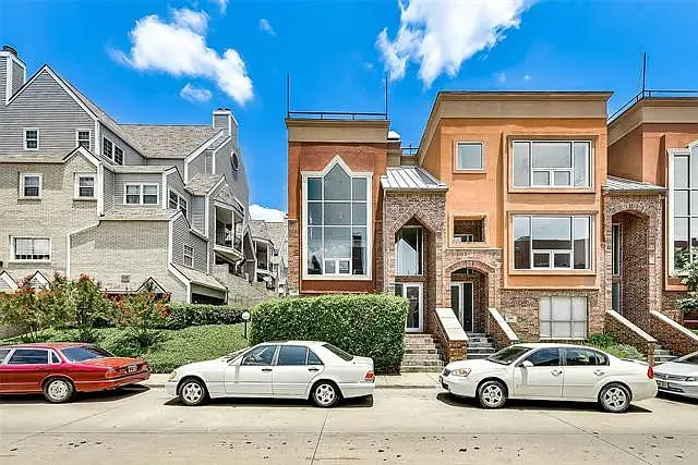 1008 Allen St — Photo 7