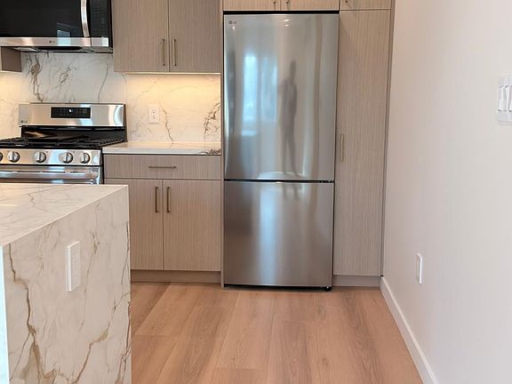 2nd image of 8015 Cozycroft Ave