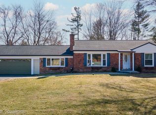 391 Elmhill Rd, Rochester Hills, MI 48306